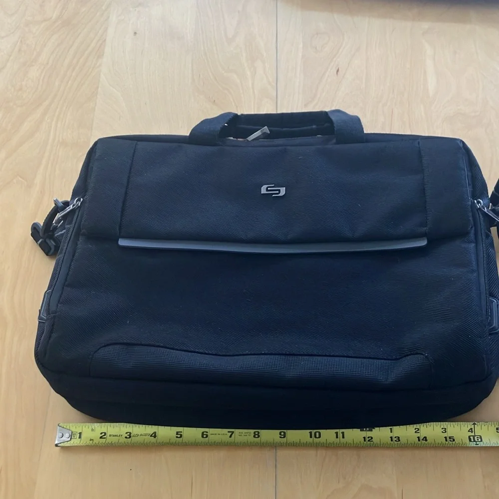 Solo black briefcase messenger/laptop bag in‎ great condition